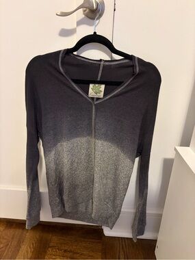 Women's Ombre V-Neck Long Sleeve Top - Gray